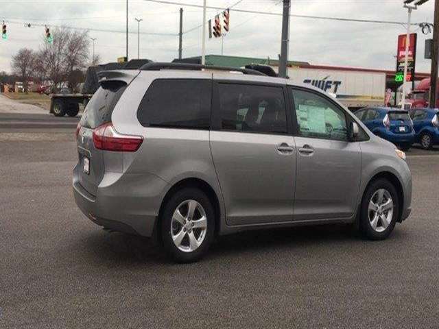 Toyota Sienna 2017 photo 8